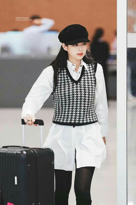 Airport Fashion Kpop, Korean Airport Fashion, Blackpink Outfits, Kpop Fashion Outfits, Inspired Outfits, 가을 패션, Airport Style, Incheon, Airport Outfit