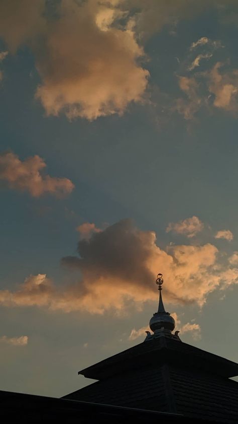 langit masjid Mesjid Aesthetic, Masjid Photo, Foto Masjid, Wallpaper Masjid, Masjid Wallpaper, Masjid Aesthetic, Background Masjid, Muslim Culture, Romantic Wallpaper