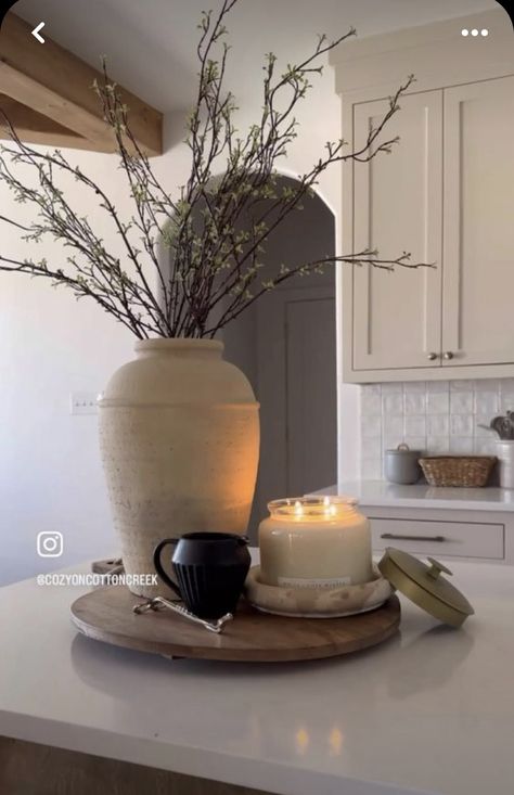 Kitchen Island Decor Centerpieces Modern, Kitchen Island Decor Centerpieces, Island Centerpiece Ideas, Countertop Decor Ideas, Kitchen Counter Styling, Kitchen Island Decor Ideas, Kitchen Countertop Decor, Decor Centerpieces, Table Centerpieces For Home