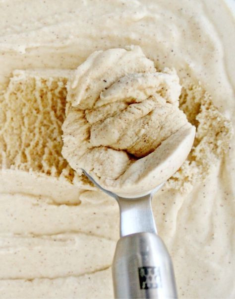 Cinnamon Bourbon Ice Cream Recipe! // Killingthyme.net / Homemade ice cream / Boozy treats / Dessert #icecream #bourbon #boozy #treats #dessert Cream Deserts, Bourbon Ice Cream, Toffee Ice Cream, Boozy Ice Cream, Bourbon Recipes, Toffee Chips, Gelato Recipe, Ice Cream Maker Recipes, Boozy Desserts