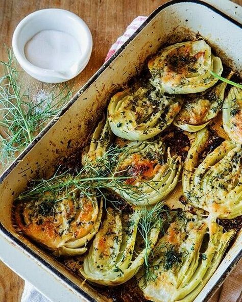 Italian Side Dish, Braised Fennel, Fennel Recipe, Italian Side Dishes, Makanan Italia, Sweet Paul Magazine, Fennel Recipes, Italian Side, Food Magazine