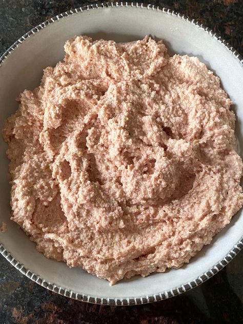 Bologna Salad that's both tasty and filling! Just add bologna, eggs, mayo, and relish to a food processor for a delicious sandwich or spread. Bologna Sandwich Spread, Salad With Mayonnaise, Easy Chopped Salad, Bologna Salad, Cheese Quesadilla Recipe, Bologna Sandwich, Greek Chicken Salad, Classic Salad, Corn Salad Recipes