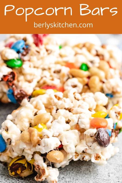 Popcorn bars are a gooey, sweet snack that's loaded with melted marshmallows, chocolate candies, and savory peanuts. #berlyskitchen Popcorn Bar Recipes, Recipes With Marshmallows, Chocolate Candies, Popcorn Bar, Marshmallow Creme, Popcorn Recipes, Rice Crispy Treats, Puppy Chow, Crispy Treats