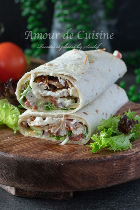 Fajitas au poulet ou wrap au poulet Shish Taouk, Sandwich Wraps, Turkish Recipes, Wrap Sandwiches, Fajitas, Fresh Rolls, Mayonnaise, Food Pictures, Street Food