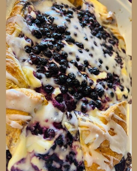 Crescent Roll Casserole, Crescent Roll Cheesecake, German Baking, Fruit Toppings, Crescent Roll, Streusel Topping, Blueberry Cheesecake, Easy Casserole Recipes, Creamy Cheesecake