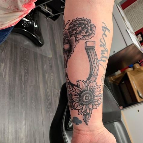 Horseshoe And Sunflower Tattoo, Flower Tattoo With Color, Horseshoe Tattoo With Flowers, Tattoo With Sunflower, Western Flower Tattoo, Tattoo Horseshoe, Horseshoe Sunflower, Western Sleeve, Horseshoe Tattoo