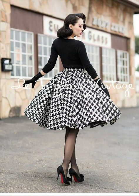 High Waist Retro Winter Skirt, Retro High Waist Winter Skirt, Retro High-waist Winter Skirt, Retro Black A-line Skirt, Fitted Black Houndstooth Skirt, Black Fitted Houndstooth Skirt, Fitted Black Skirt With Houndstooth Pattern, Elegant Black Houndstooth Skirt, Elegant Black Houndstooth Pattern Skirt