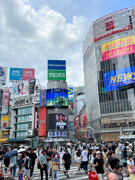 #shibuya #tokyo#japan#shibuyacrossing#tokyodowntown#downtown Tokyo Downtown, Shibuya Tokyo Japan, Dragon Ball Z Iphone Wallpaper, Shibuya Crossing, Shibuya Tokyo, Japan Photography, Visual Board, Japan Aesthetic, Downtown Girl