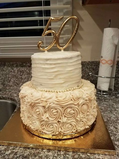 Gold Anniversary Cake, 50th Birthday Party Centerpieces, 50th Birthday Cake For Women, Anniversary Dessert, Anniversary Reception, 50th Year Wedding Anniversary, 50th Wedding Anniversary Decorations, Cake Backdrops, Anniversary Cake Designs