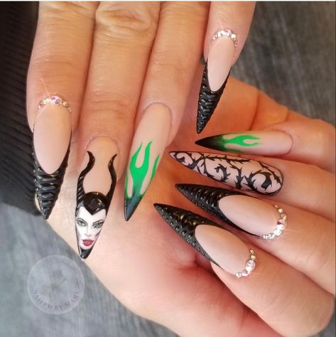 Maleficent Nails, Stiletto Nail Designs, Red Stiletto Nails, Disney Acrylic Nails, Horror Nails, Holloween Nails, Dragon Nails, Nail Art Disney, Stiletto Nails Designs