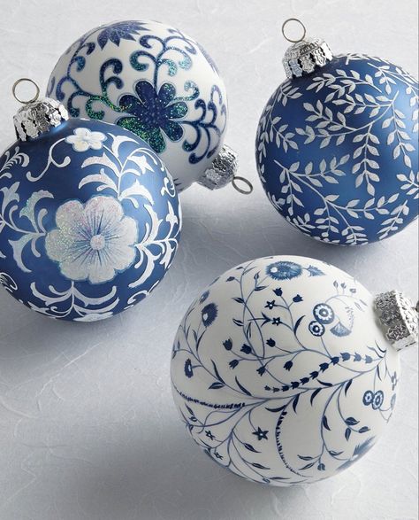 Chinoiserie Ornaments, Clear Glass Ornaments, Dekor Diy, Bauble Ornaments, Silver Christmas Tree, White Ornaments, Glass Bauble, Christmas Decorations For The Home, Christmas 2022