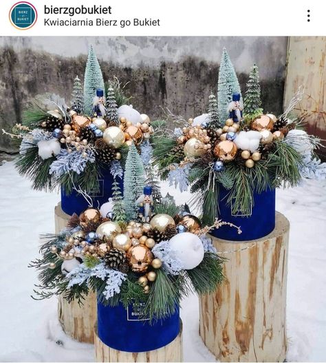 Decor Ideas For Christmas, Winter Decor Ideas, Blue Christmas Tree Decorations, Christmas Advent Wreath, Cozy Winter Decor, Gold Christmas Tree Decorations, Christmas Bouquet, Christmas Flower Arrangements, Christmas Floral Arrangements