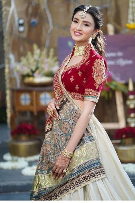 Indian Bridesmaid Dresses, Indian Outfits Lehenga, Wedding Lehenga Designs, Indian Bride Outfits, Bridal Lehenga Collection, Traditional Indian Dress, Blouse Designs Indian, Half Saree Designs, Elegant Blouse Designs