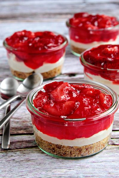 Strawberry Pretzel Salad Být Fit, Strawberry Pretzel Dessert, Pretzel Desserts, Strawberry Pretzel Salad, Strawberry Pretzel, Pretzel Salad, Yummy Sweets, Eat Dessert, Fruit Recipes