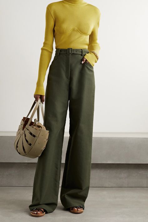 Polished Casual, Turtleneck Outfit, Green Trousers, Dark Autumn, Gabriela Hearst, Yellow Outfit, Wool Turtleneck, Knitwear Design, Looks Style