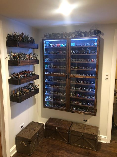 Game Setup Ideas, Pc Gamer Room, Game Room Organization, Xbox Gaming Room, Dnd Room Ideas, Dungeons And Dragons Room, Gamer Rooms, Gaming House, Dnd Room