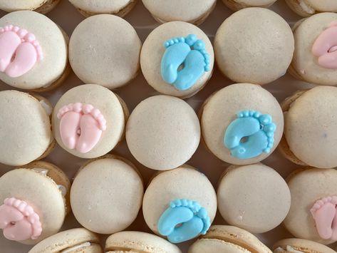 Vanilla Gender Reveal macs Gender Reveal Macarons, French Macarons, Gender Reveal, Macarons, Vanilla, Baby Shower, Shower