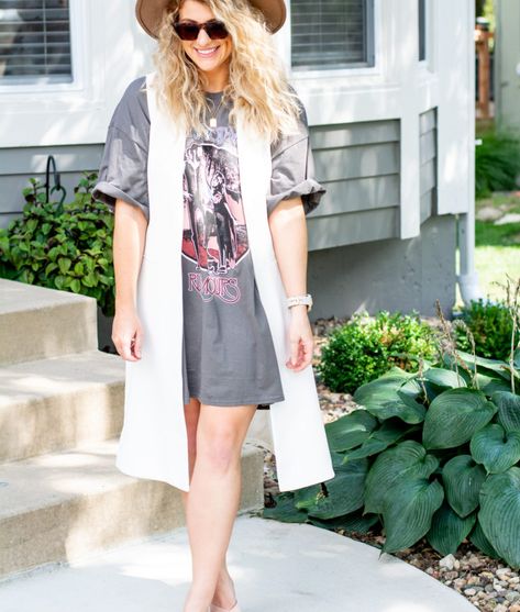 Oversized Band T-Shirt Dress + Longline Vest. | Le Stylo Rouge Band Tshirt Dress, Boho Tshirt, Business Professional Dress, Tshirt Dress Outfit, Oversized T Shirt Dress, White Vest, Fashion Group, Blogger Style, Hey Girl