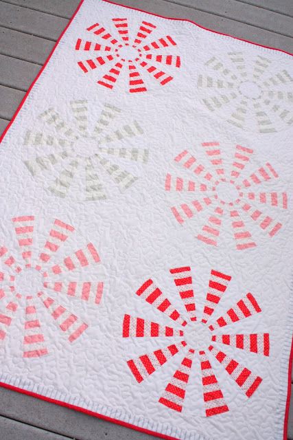 Diary of a Quilter - a quilt blog: 'Peppermint Pinwheel' Dresden block tutorial Modern Christmas Quilt, Diary Of A Quilter, Dresden Plate Quilts, Dresden Quilt, Dresden Plate Quilt, Amy Smart, Christmas Quilt Patterns, Circle Quilts, Striped Quilt