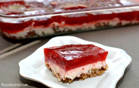 Strawberry Pretzel Salad Raspberry Pretzel Salad, Pretzel Salad Recipe, Pretzel Jello, Strawberry Pretzel Dessert, Pretzel Desserts, Strawberry Pretzel Salad, Strawberry Pretzel, Pretzel Salad, Cranberry Salad