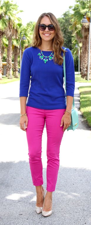 Blue Spiegel sweater with Limited pink pants - love the pink pants mixed with that blue, with mint necklace, love Hot Pink Pants, Style Bleu, Pink Pants, Fashion Mode, Work Attire, Work Fashion, Outfits Casuales, Primavera Estate, Passion For Fashion