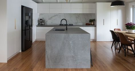 Cosentino Australia & NZ on Instagram: “Concrete Dreaming! Designer: Kitchen Works Product: Dekton Soke benchtop & Entzo splashback Photographer: Mark Scowen . . . #kitchen…” Dekton Soke, Designer Kitchen, Kitchen Furniture Design, Kitchen Inspo, Bars For Home, Kitchen Furniture, Cool Kitchens, Modern Kitchen, Bathroom Design