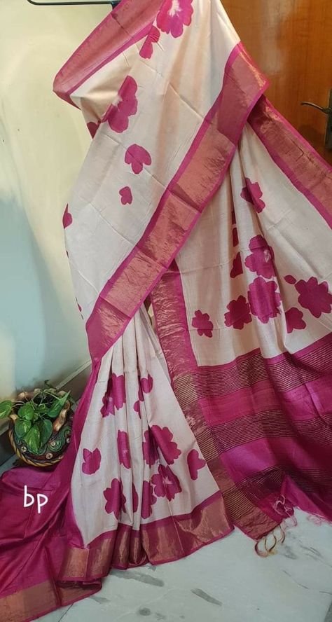 Pure Tussar Silk Saree, Latest Saree Blouse, Designer Bed, Saree Floral, Latest Saree, Floral Work, Designer Sarees Collection, Gift For Anniversary, Wedding Saree Indian