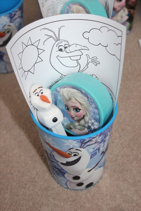 Frozen Birthday Party   Frozen Favors / Loop Bags (cups lol) Frozen Favor Ideas, Frozen Birthday Goody Bags, Frozen Party Bags Ideas, Elsa Party Favors, Frozen Fourth Birthday Party, Frozen Birthday Party Centerpieces, Frozen 4th Birthday Party, Diy Frozen Birthday Party, Princess Slumber Party