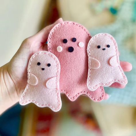 Felt Stitching, Felt Ghost, Halloween Felt Crafts, Christmas Ghost, Halloween Sewing, Felt Crafts Patterns, Crochet Xmas, Ghost Svg, Earrings Patterns