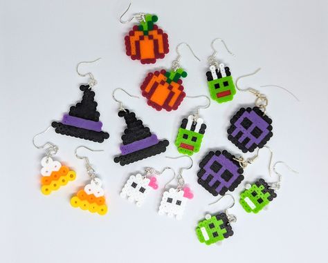 The cutest Halloween inspired perler bead earrings. All handmade with Perler brand beads and hypoallergenic earring hooks.  Disclaimer These are all individually handmade and pressed with an iron to fuse beads. Although I will only put out quality products there may be slight variations due to pressure and temps at what beads fuse. Easy Halloween Perler Bead Patterns, Perler Bead Jack O Lantern, Peeler Bead Ideas Halloween, Peeler Beads Halloween, Halloween Iron Beads, Small Halloween Perler Bead Patterns, Halloween Perler Earrings, Perler Beads Ideas Halloween, Perler Earrings Diy