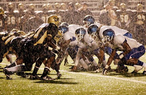 Football Crowd, Tackle Football, Sports Photography Tips, Photo Star, Football Photography, Photography School, How To Photograph, Digital Photography School, Going To Rain