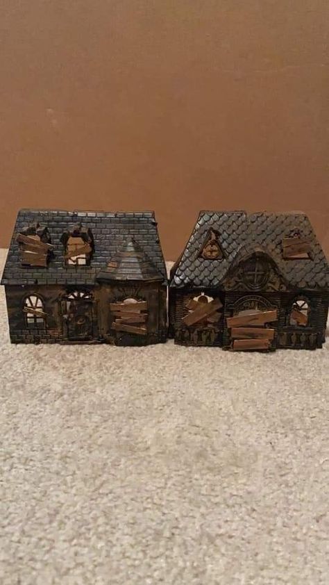 Haunted House Cardboard, Dollar Tree Haunted House, Craft Houses, House Cardboard, Dollhouse Makeover, Halloween Dollhouse, Halloween Arts, Holiday Houses, Haunted House Diy