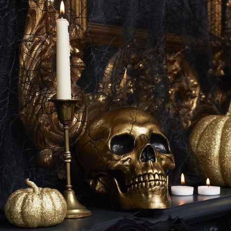 Herbst Bucket List, Classy Halloween, Halloween Tablescape, Elegant Halloween, Chic Halloween, Glitter Pumpkins, Halloween Tattoo, Halloween Dinner, Gothic Halloween