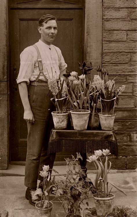 Gardener's Desire Steampunk Botanist, Garden Photos, Edwardian Era, Vintage Garden, Flower Show, Vintage Photographs, Vintage Photography, Historical Photos, Old Pictures