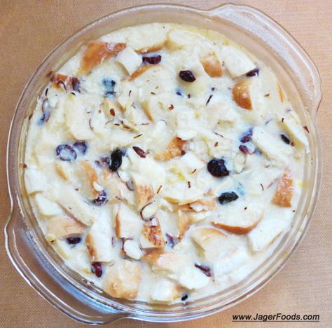 Leftover Bagel Bread Pudding - Wow!  I'm making this today! :) Bagel Bread Pudding Recipe, Bagel Bread Pudding, Leftover Bagels, Easy Bread Pudding Recipe, Making Pudding, Easy Bread Pudding, Cinnamon Bagels, Bagel Recipes, Today Recipes