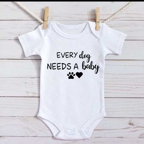 This Onesie Is Perfect For Your Little One To Wear For A Cute Photo Op With Your Pup! Also Can Be Used As A Pregnancy Announcement With Your Dog! I Have 3 Available In Each Size! Onsie Pregnant Announcement, Baby Onesie Announcement, Dog Onesie, Newborn Checklist, Dog Baby Announcement, Onesie Ideas, Cricut Gifts, Kate Baby, Baby Announcement Onesie