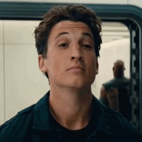 Miles Teller Divergent, Peter Divergent, Peter Hayes, Miles Teller, Glen Powell, Hottest Guy Ever, Funny Movies, Divergent, Tom Cruise