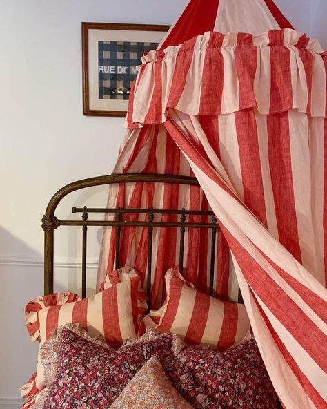 Circus Room, Circus Decorations, Kids Canopy, English Interior, Studio Chairs, Kids Room Inspiration, Bed Canopy, Circus Theme, Big Girl Rooms