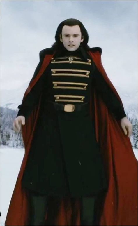 Aro Breaking Dawn Part 2 Aro Twilight, Volturi Aesthetic, Immortal Husbands, Volturi Kings, Aro Volturi, Twilight Pics, Twilight Party, Royal Enfield Accessories, Vampire Twilight