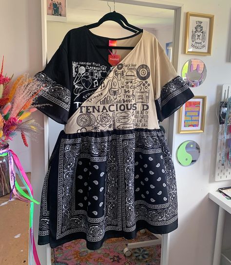 Like busses these! Haven’t done a Tenacious D dress in ages then two show up at once, this beauty was a supply your own wrap dress and I’m obsessed with the outcome!! Bandana Dress, Tenacious D, Bandana Colors, Custom Dress, Make Your Own Dress, Custom Dresses, Upcycle Clothes, Band Tees, Dress First