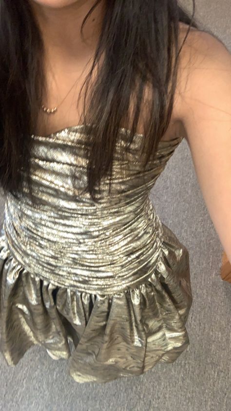 Gold Outfit Aesthetic, Sparkly Dress Outfit, Serena Vanderwoodsen, Gold Sparkly Dress, Sparkly Dresses, Old Disney Channel, Mini Gold Dress, Shimmery Dress, Sparkly Prom Dresses