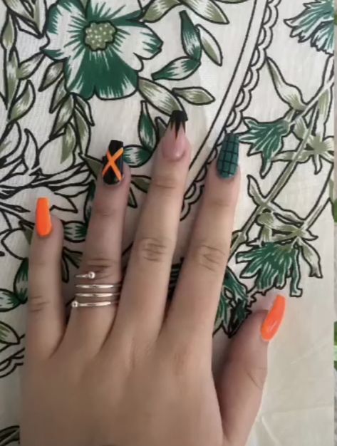 Naruto Nail Ideas, Bakudeku Nails, My Hero Academia Nails Acrylic, Inosuke Nails, Giyuu Nails, Mha Nail Designs, Deku Nails, Bakugou Nails Art, My Hero Academia Inspired Nails