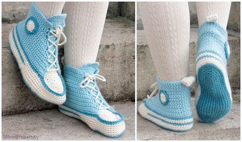 Crochet Women Sneaker Slippers Free Pattern Crochet Slippers Free, Slippers Free Pattern, Diy Crochet Gifts, Crochet Tea Cozy, Crochet Women, Trending Womens Shoes, Crochet Boots, Sneakers Patterns, Trendy Crochet