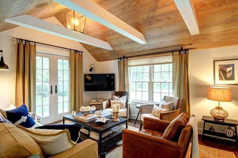 Beach Cottage Style Living Room, Rustic Cottage Interiors, Salons Cottage, Cozy Coastal Cottage, Cottage Style Living Room, Paneled Walls, Rustic Home Interiors, Maine Cottage, Classic Cottage