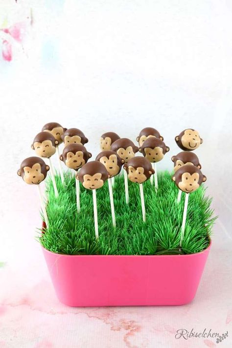 Chunky Monkey Birthday Party Ideas, Monkey Second Birthday, Monkey Themed Birthday Party Boys, Gorilla Party Ideas, Gorilla Themed Birthday Party, Monkey 1st Birthday Boy, Monkey See Monkey Two Birthday, Jumanji Party, Monkey Party Decorations