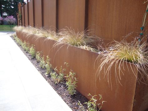 raised beds that utilize a fence backing Corten Steel Retaining Wall, Steel Retaining Wall, Steel Garden Edging, Steel Fence Panels, Outdoor Improvements, Metal Garden Beds, Garden Retaining Wall, Industrial Garden, Steel Planters