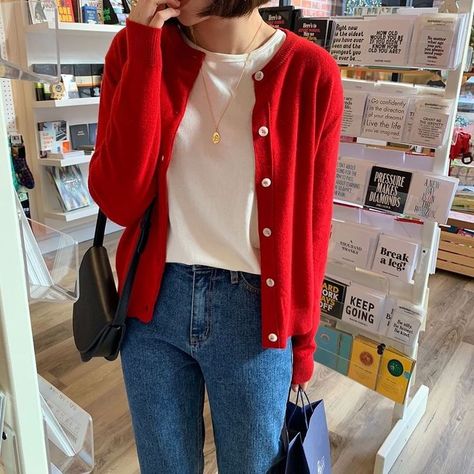 Cardigan Outfit Aesthetic, Korean Casual Outfits, Casual Day Outfits, Mode Casual, Red Cardigan, Cardigan Outfits, 가을 패션, Really Cute Outfits, Casual Style Outfits