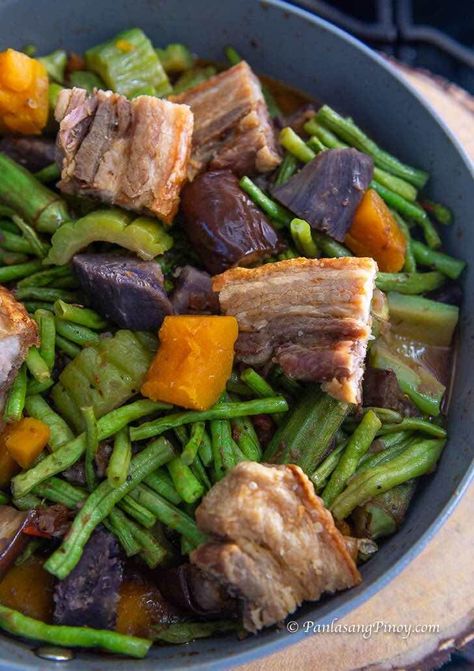 Crispy Air Fried Liempo Pinakbet with Ube - Panlasang Pinoy Pork Afritada Recipe, Kalamay Recipe, Bagoong Alamang, Pinoy Recipe, Local Recipes, Ube Recipes, Vacation Food, Pork Hock, Pinoy Recipes