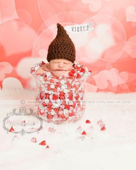 Newborn Valentine Pictures, Baby Boy Valentine Pictures, Valentines Baby Photos, Baby Holiday Photos, Diy Newborn Photography, Valentine Photo Shoot, Boy Photo Shoot, Foto Newborn, Valentine Picture