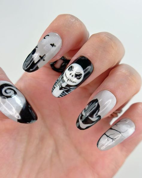 Hand drawn “The Nightmare Before Christmas” press on nails. #pressonnails #jackskellington #halloweennails #handdrawnnailart Before Christmas Nails, Christmas Press On Nails, Nightmare Before Christmas Nails, Holloween Nails, Art Deco Nails, Halloween Acrylic Nails, Halloween Press On Nails, Gothic Nails, Almond Nails Designs